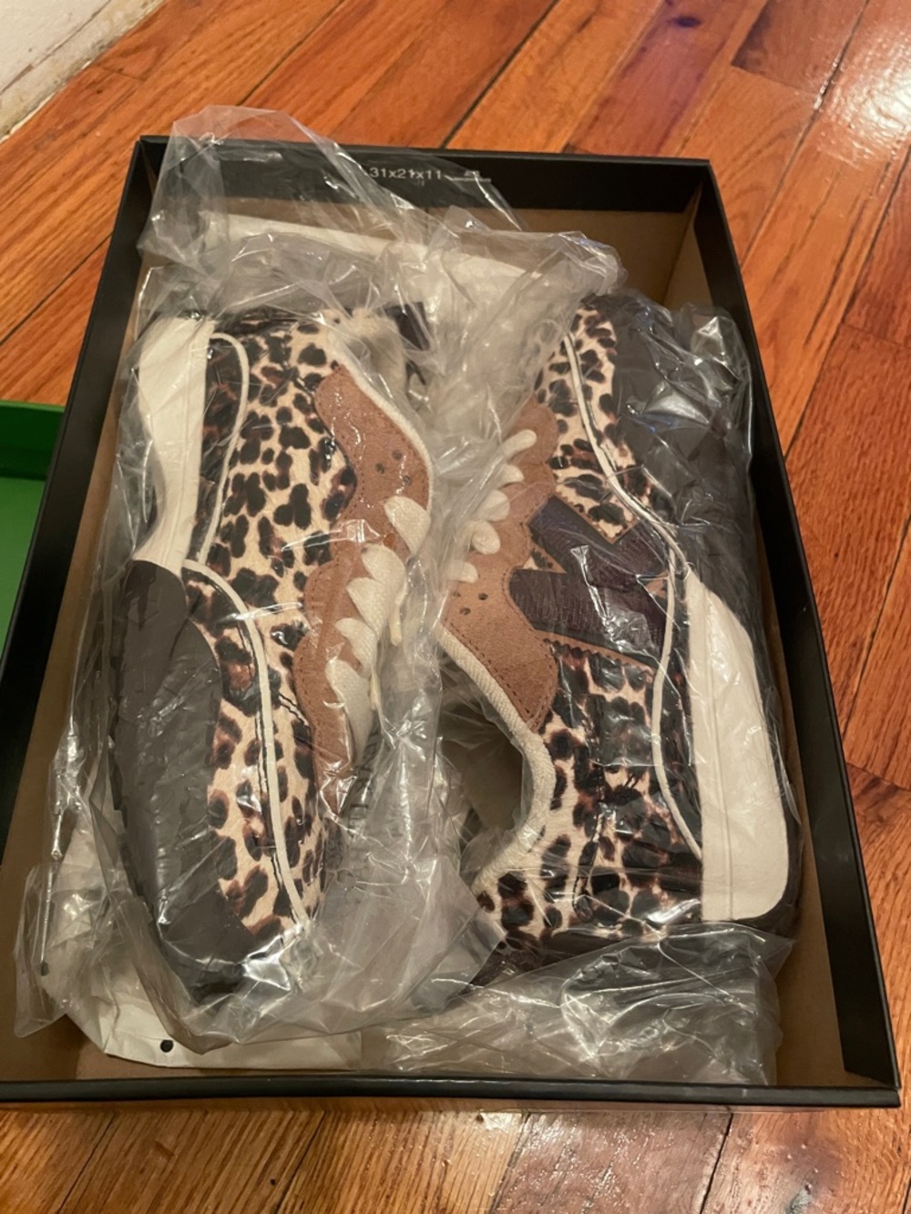 Kate Spade Runner Downtown Leopar - Picture 6 of 8